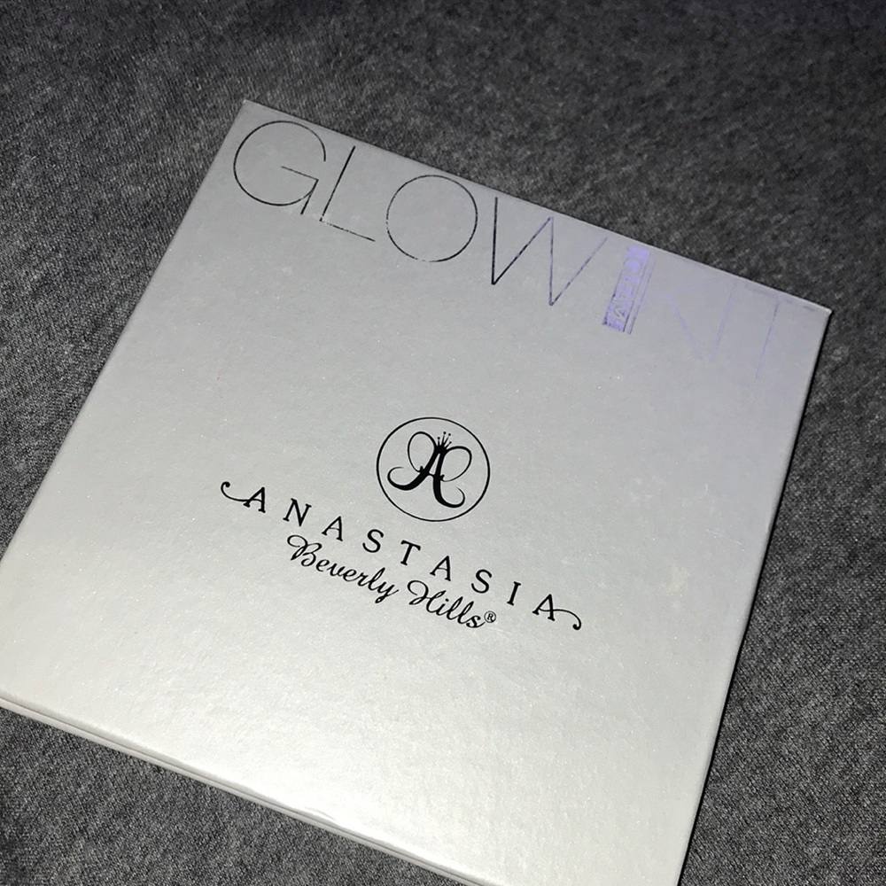 Anastasia Beverly Hills gleam glow kit